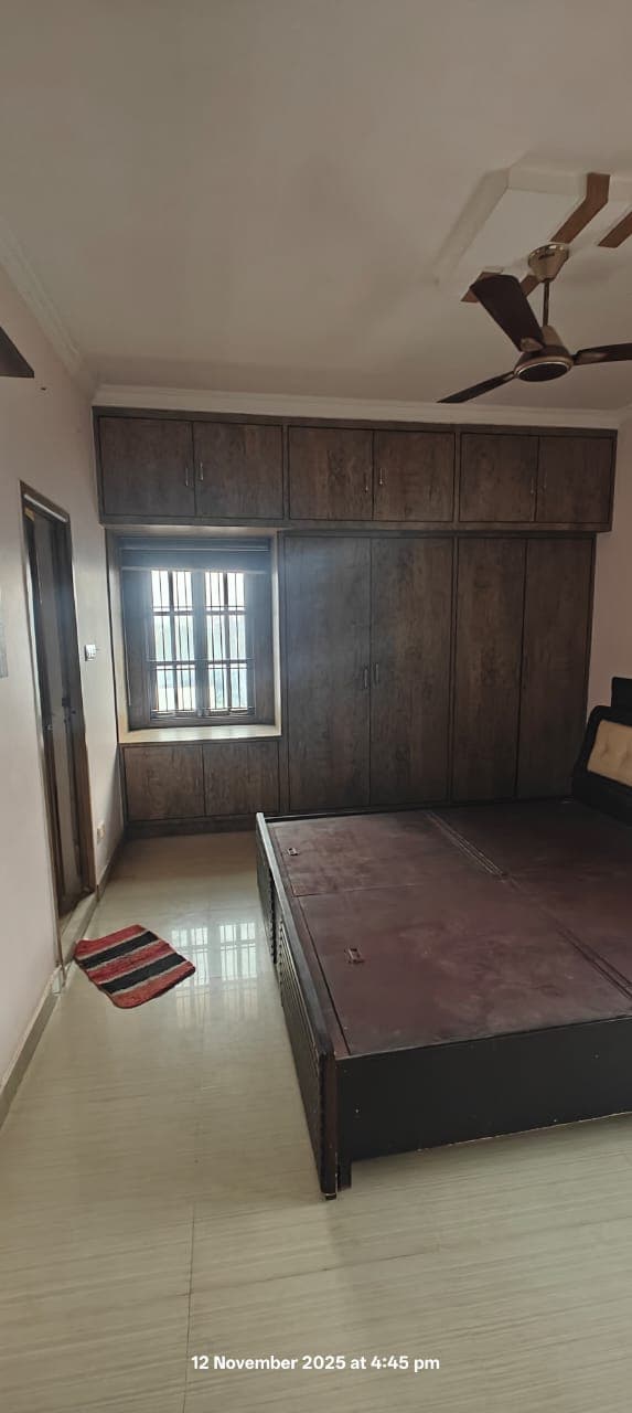 Bedroom with Cupboard